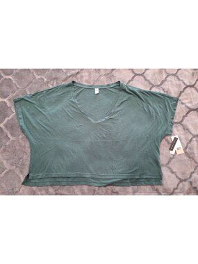 NEW BP Green Relaxed Fit V-Neck T-Shirt/Sz. Medium